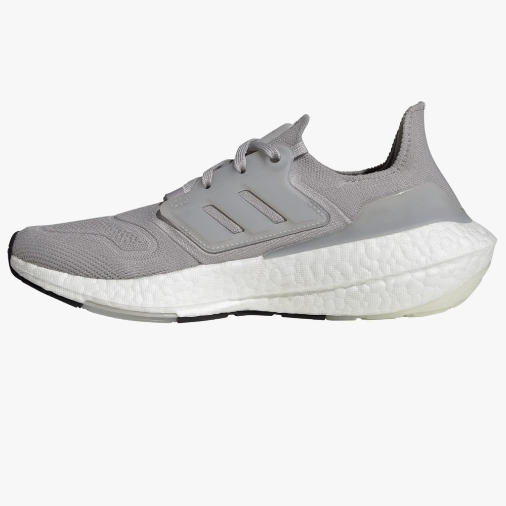 Adidas Ultraboost 22 running trainer